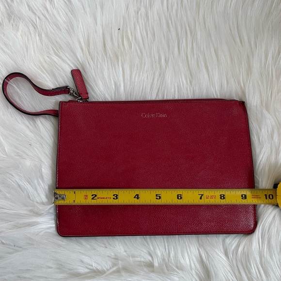 Calvin Klein red leather wallet / wristlet - Picture 5 of 6